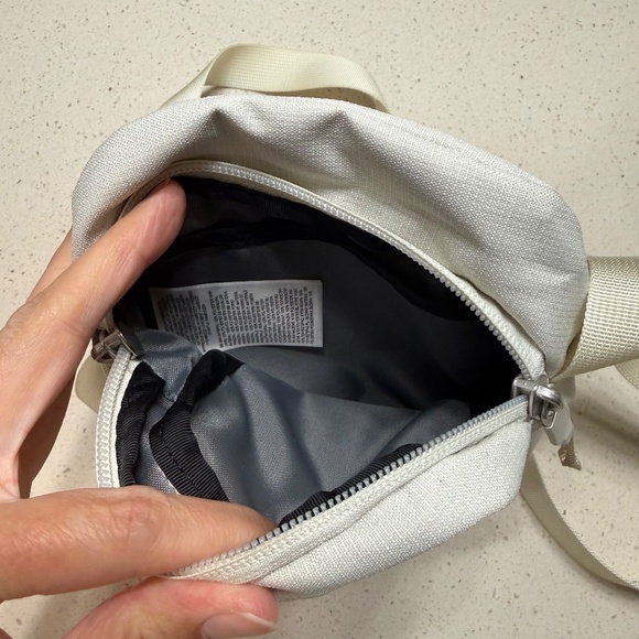 The North Face crossbody bag - Like New - Picture 3 of 3
